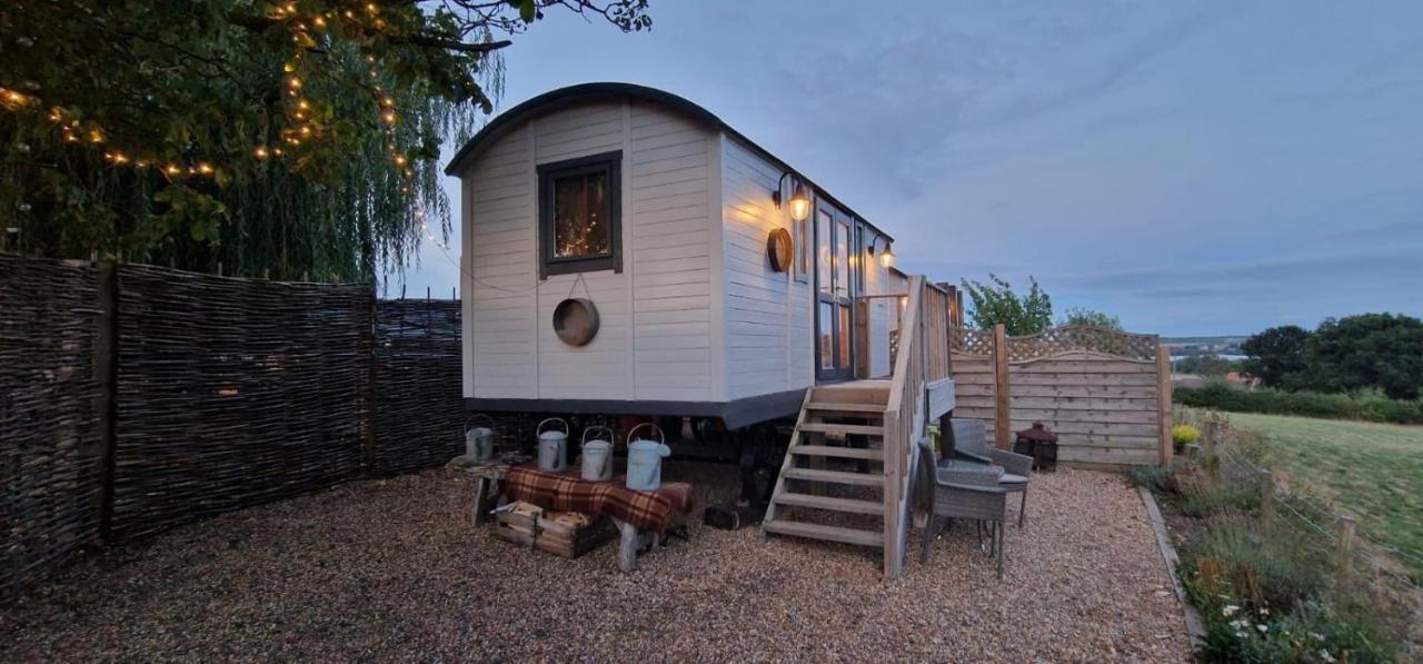 The Cosy Hut Villa Faversham Bagian luar foto